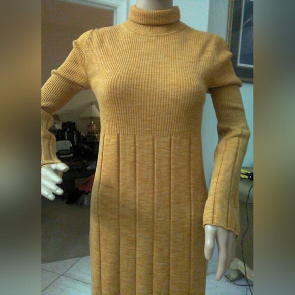 BNWOT MAXI SWEATER DRESS SZ. SM BY ELIZABETH & JAMES 100% WOOL GOLDEN COLOR LUX - Picture 13 of 13